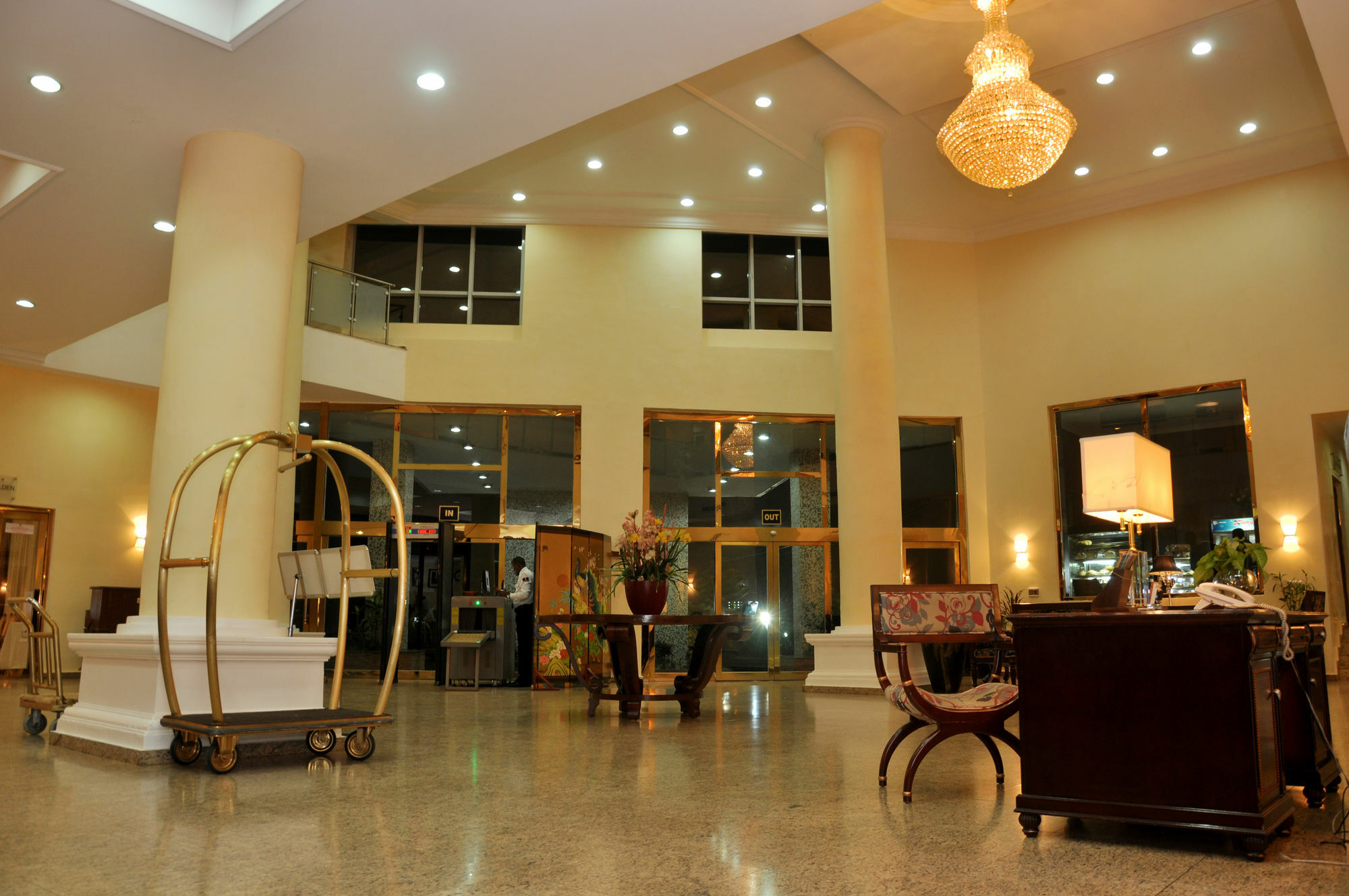 Chelsea Hotel Abuja Buitenkant foto